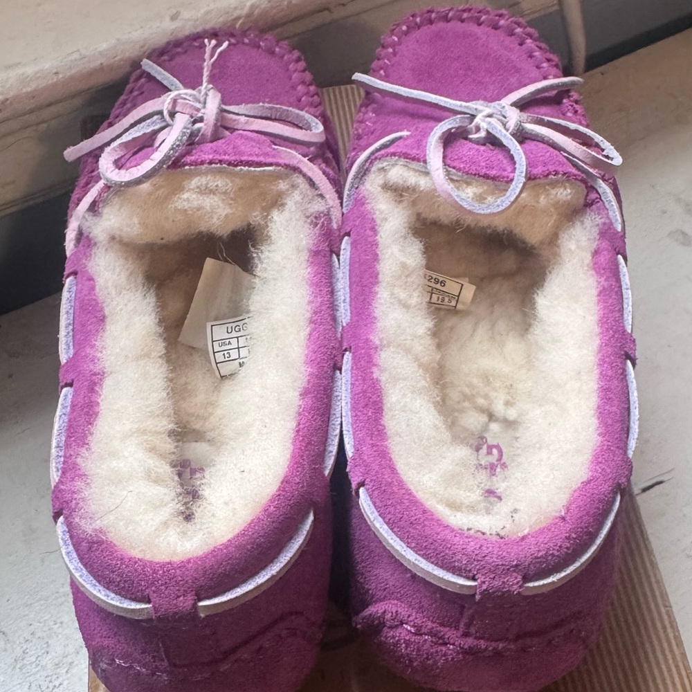UGG kids Magenta Moccasins Purple - Picture 5 of 5